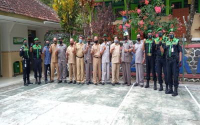 INOVASI PJJ MELALUI HANDY TALKY RAPI MENDORONG PEMANFAATAN HT UNTUK PJJ SMP N 2 KOKAP